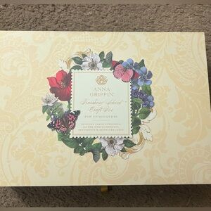 Anna Griffin finishing school craft box - ￼ pop-up bouquets